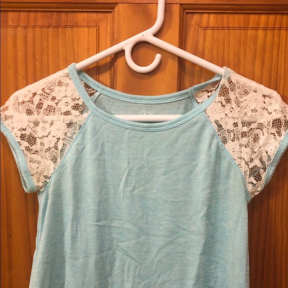 Girl’s light blue shirt w/ white lace - Picture 2 of 5